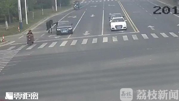 n6HstS6HhH1uYEkh.jpg